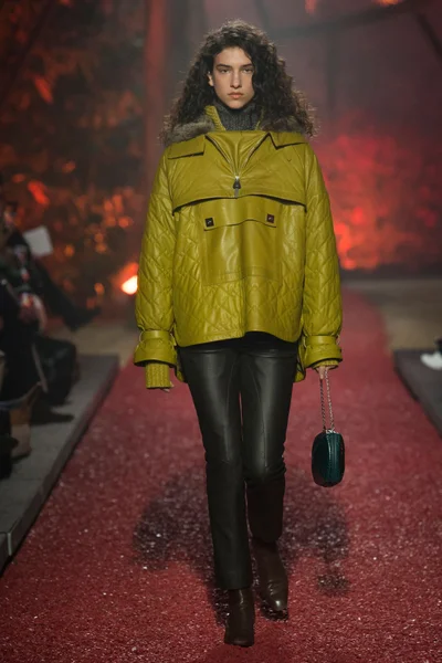 Look 49